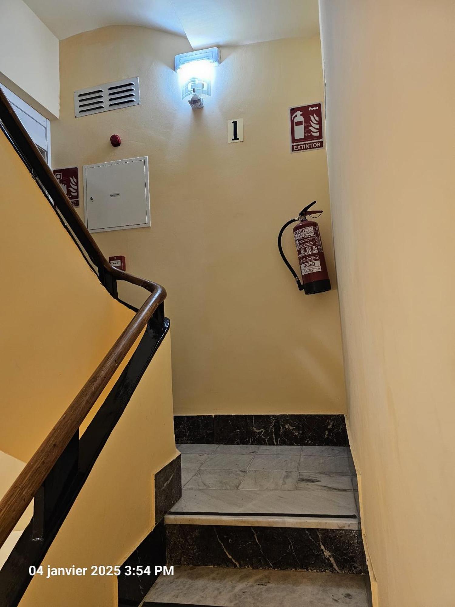 Apartamentos Turisticos Kenzamin Alicante Exterior photo